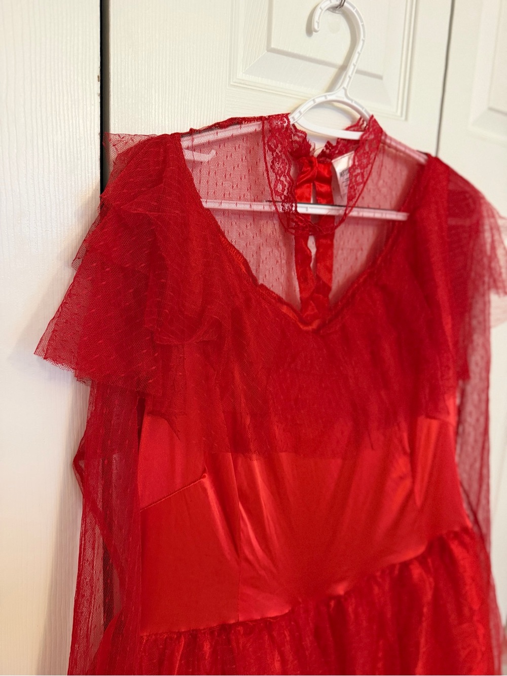 Beetlejuice Lydia Adult Red Wedding Dress Costume - Picture 8 of 13